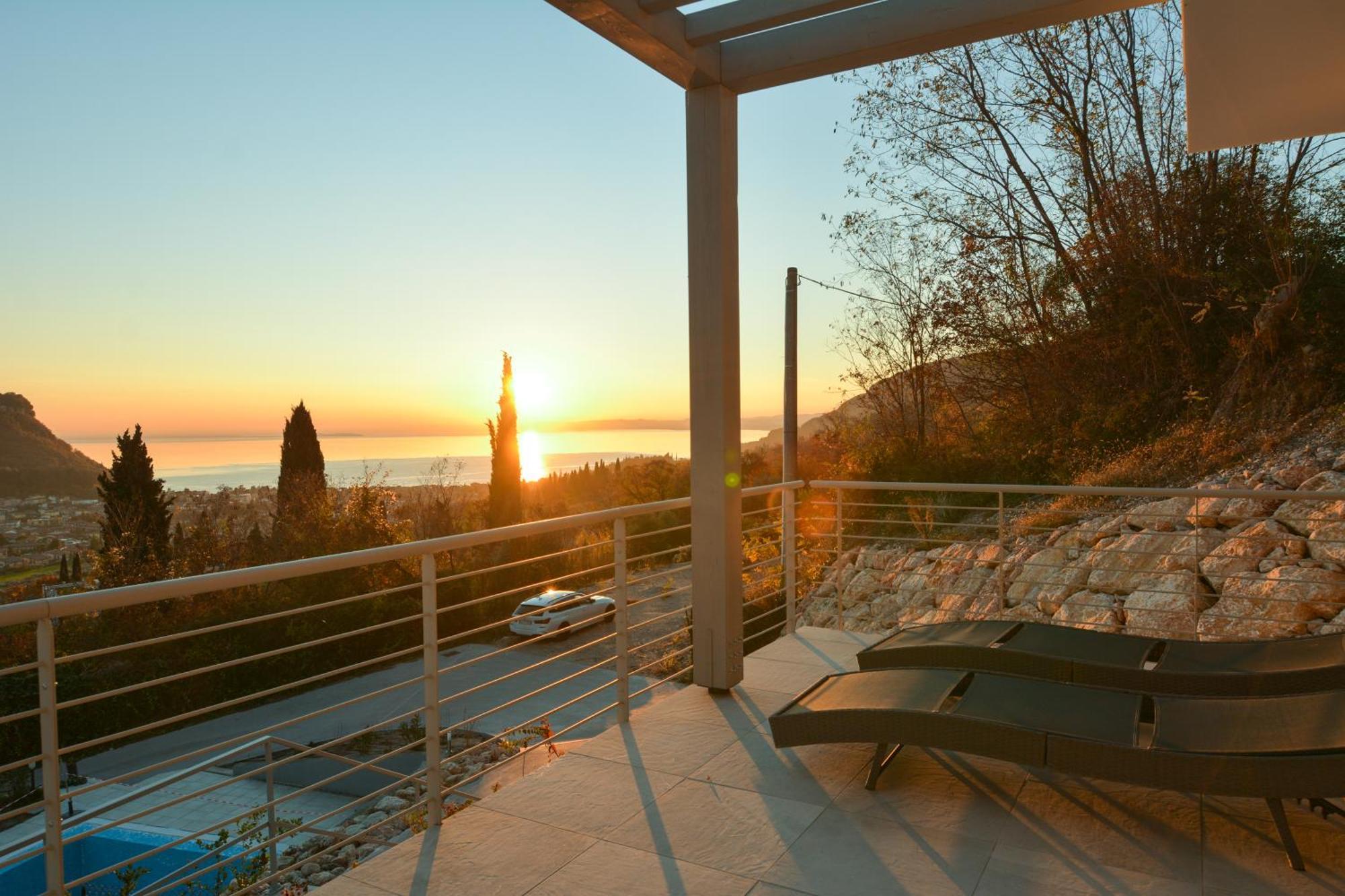 Sunset Lodge - Enjoy Holiday Γκάρντα Εξωτερικό φωτογραφία
