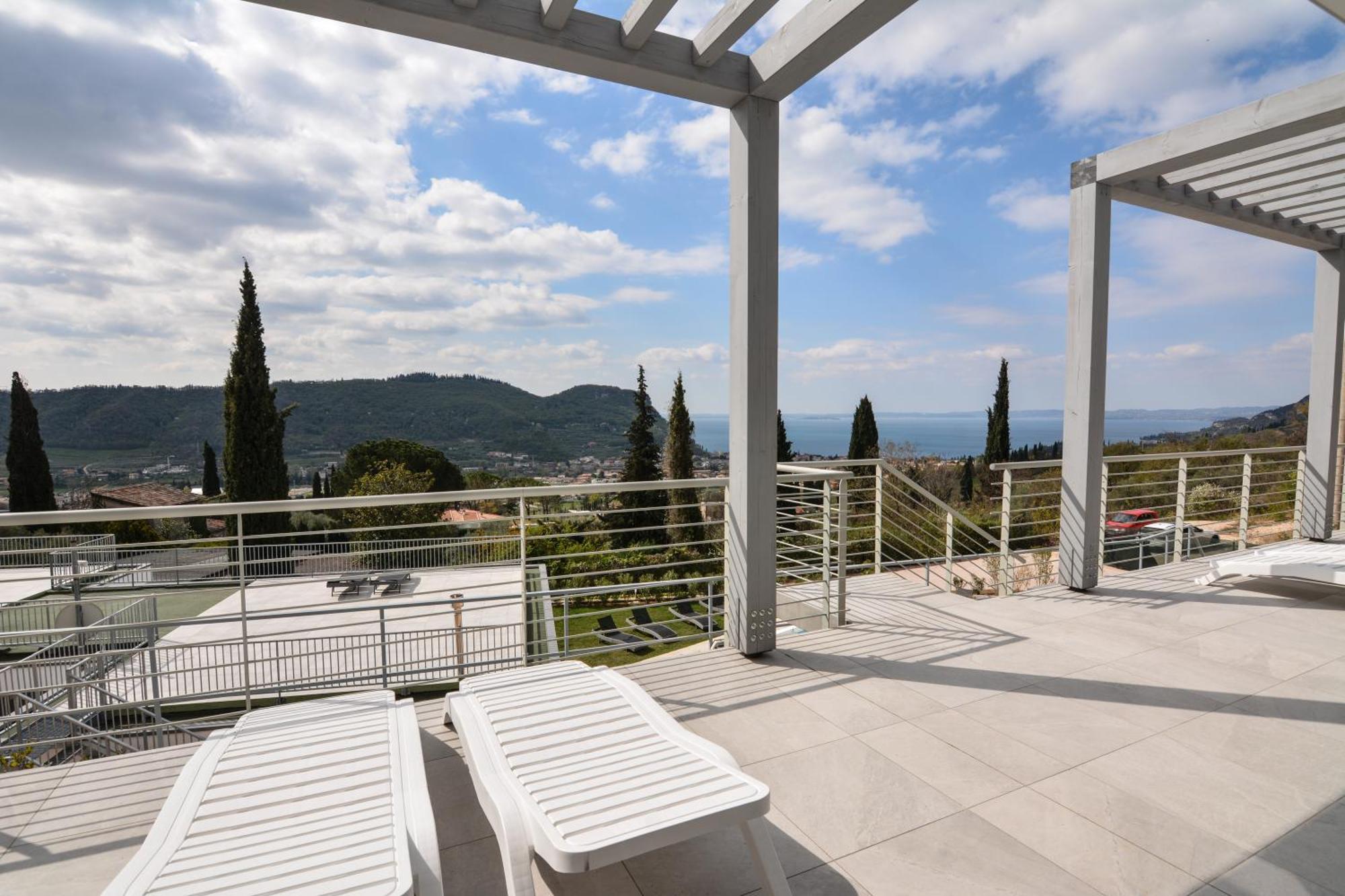 Sunset Lodge - Enjoy Holiday Γκάρντα Εξωτερικό φωτογραφία